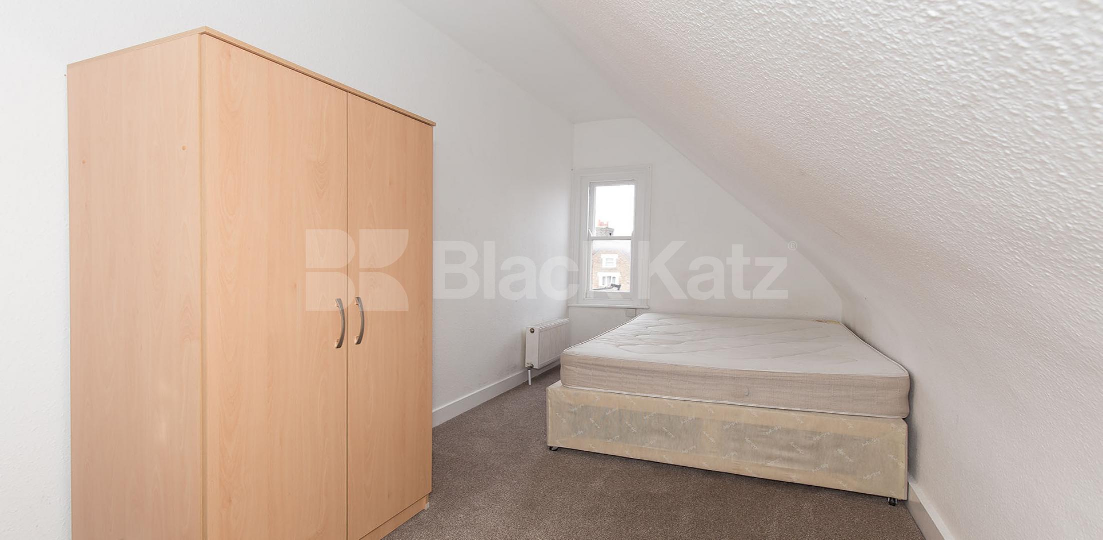 			Huge Two Bed Apartment !, 2 Bedroom, 1 bath, 1 reception Flat			 Green lanes, Turnpike Lane, N8